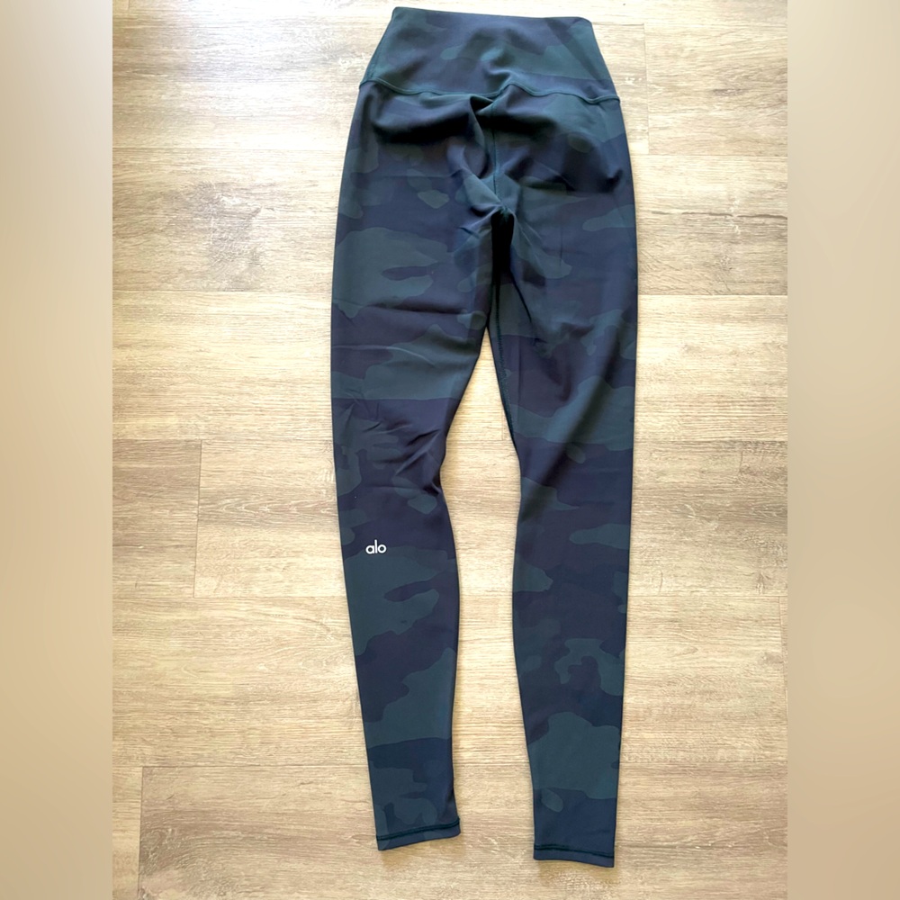 Alo Camo leggings